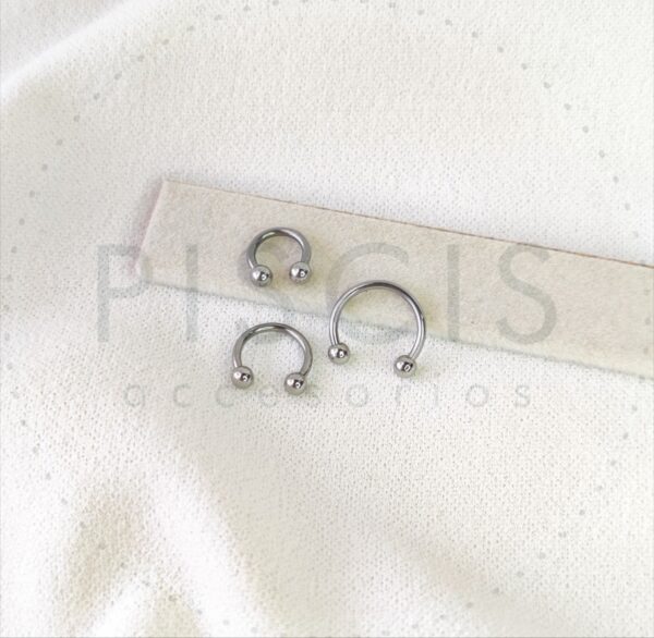Piercing bull plateado.