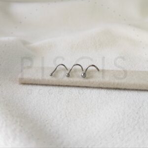 Nostril bolitas, rulitos.