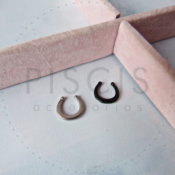 Piercing falso septum varios colores.