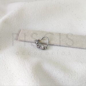 Piercing sin fin corazón con strass.