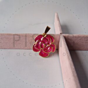 Dije rosa esmaltado.
