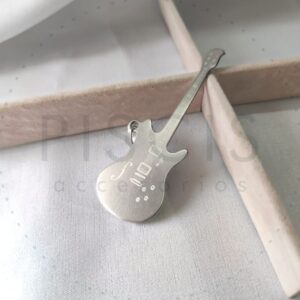 Dije guitarra.