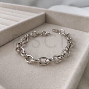 Pulsera ZARA plateada.