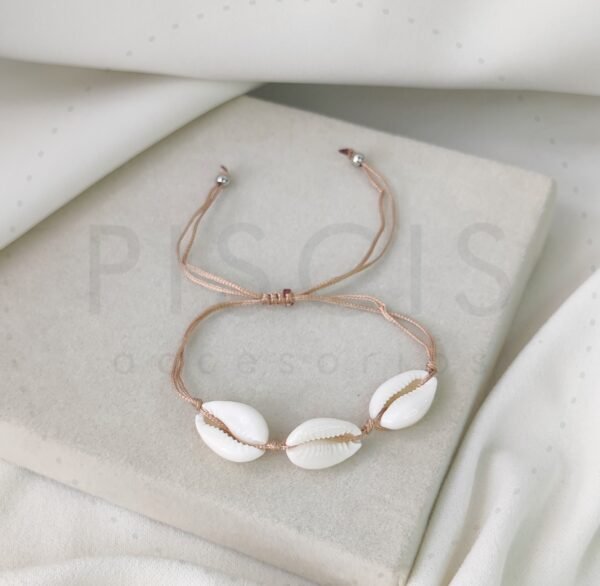 Pulsera caracoles, beige.