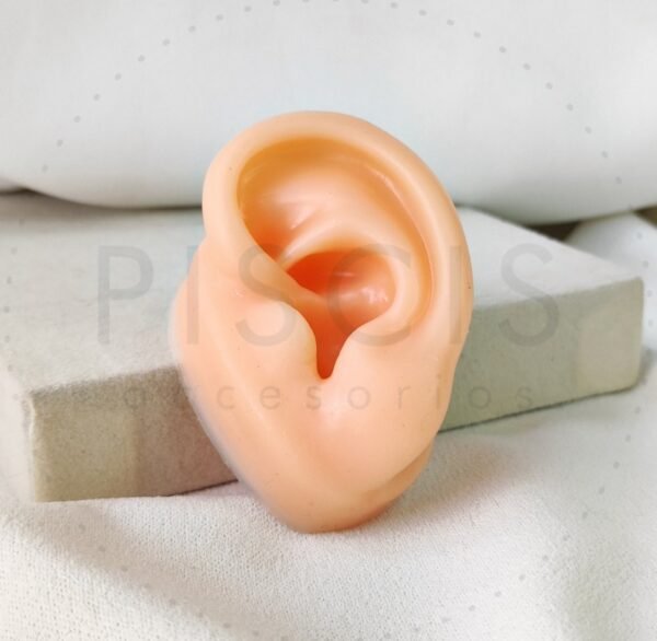 Oreja IZQUIERDA de silicona.