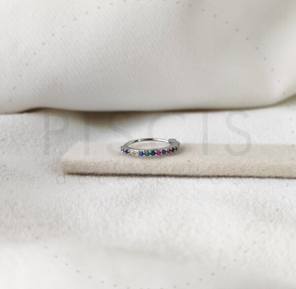 Piercing Sin Fin con strass multicolor, plateado.