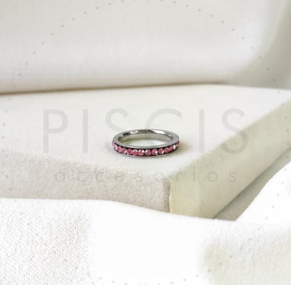 Anillo alianza strass rosa.
