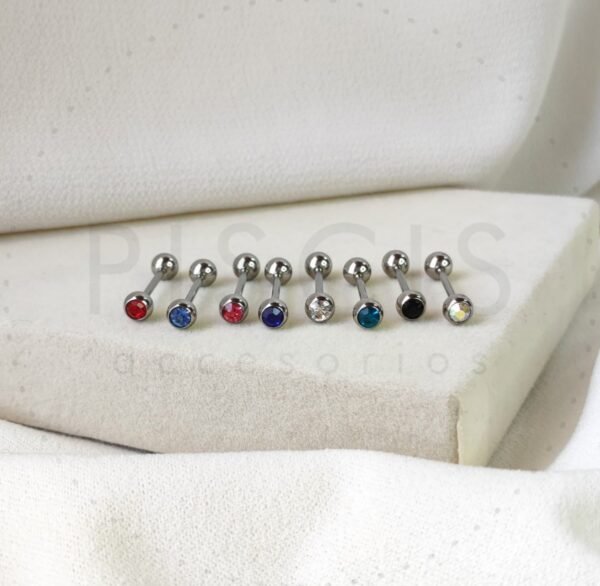 Piercing lengua strass colores.
