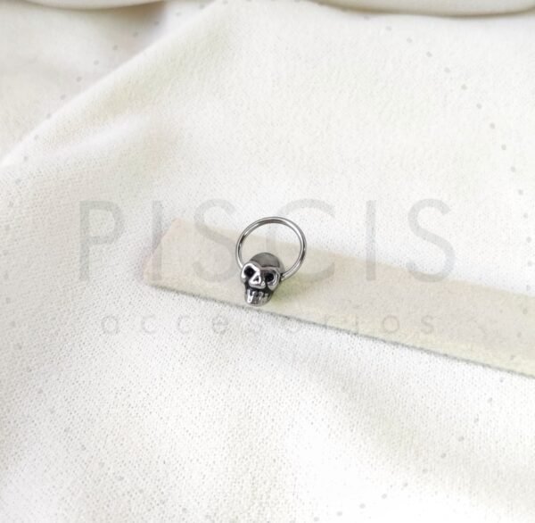 Piercing BCR calavera.