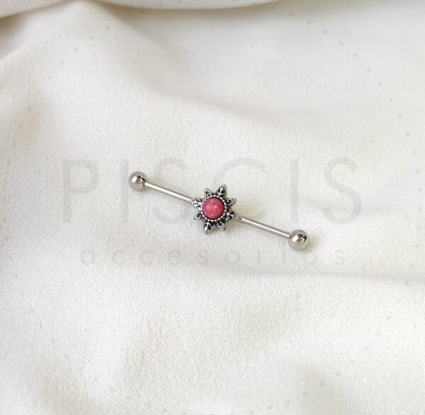 Piercing barra sol con piedra ópalo rosa.