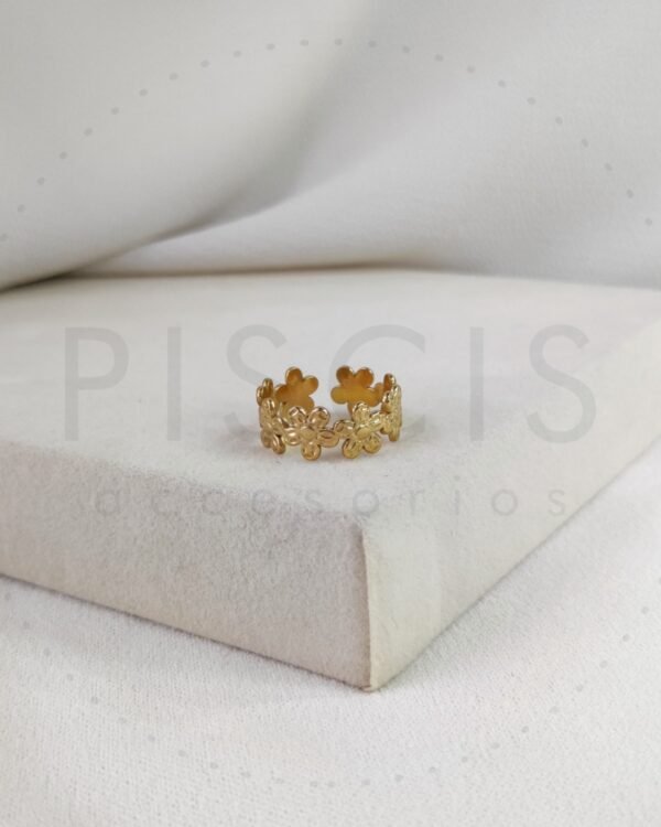Anillo Miley dorado, regulable.