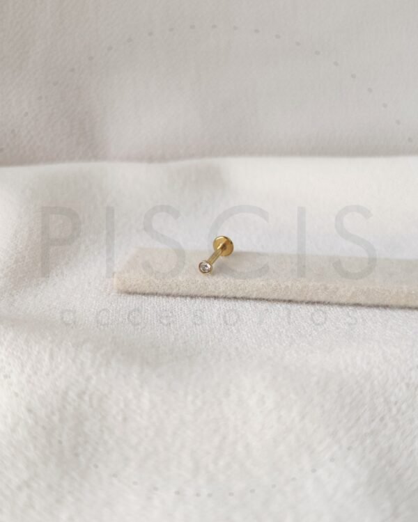 Piercing labret mini strass rosca interna dorado.
