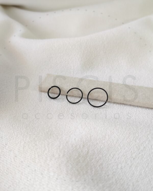 Piercing sin fin negro