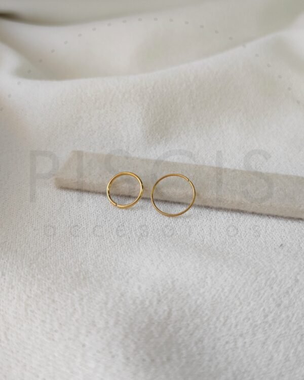 Piercing sin fin dorado.