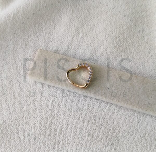 Piercing Sin fin corazón con strass, dorado.