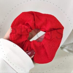 Scrunchie rojo.