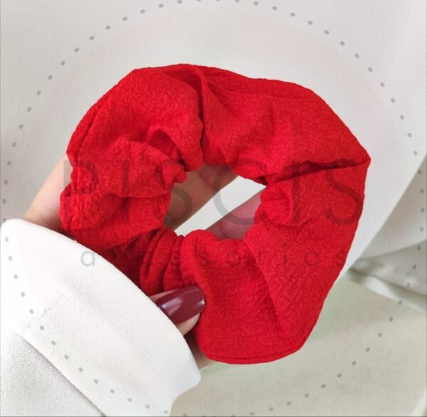 Scrunchie rojo.