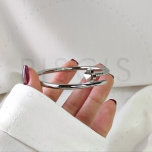 Brazalete Clavo Cartier, plateado.