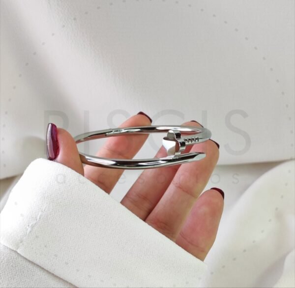 Brazalete Clavo Cartier, plateado.