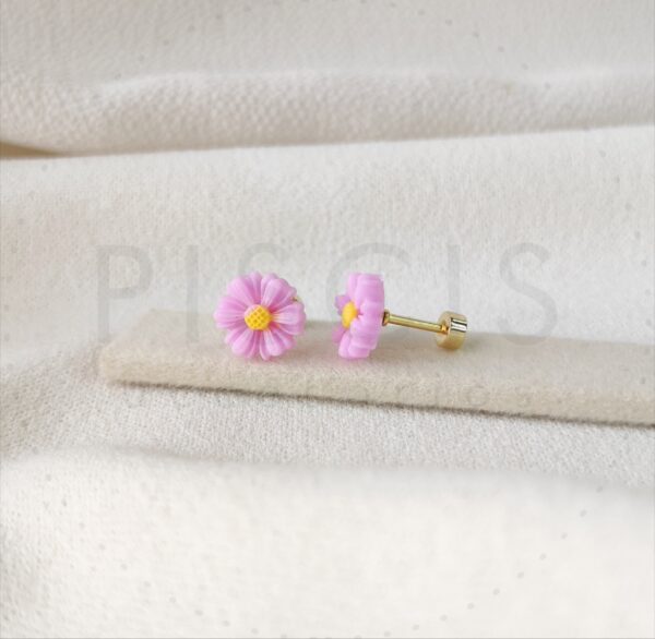 Aros Margaritas lilas, dorados.