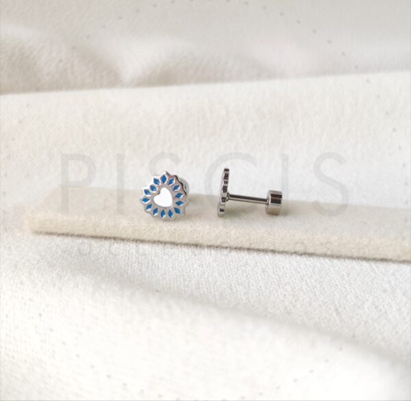 Aros Cori sparkles blancos con azul, plateados.