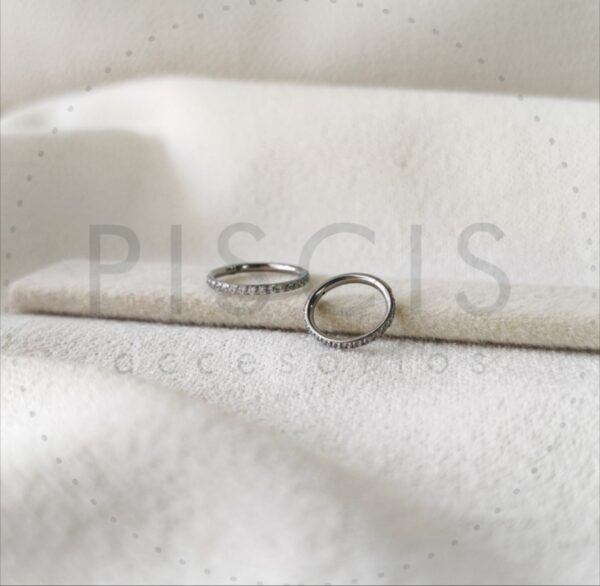 Piercing clicker con strass, plateado.