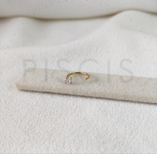 Piercing sin fin con tope strass, dorado.