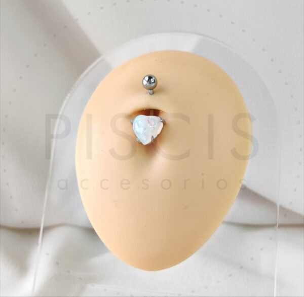 Piercing ombligo corazón ópalo blanco, plateado. - Imagen 2
