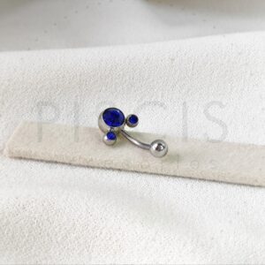 Piercing ombligo Mickey azul.