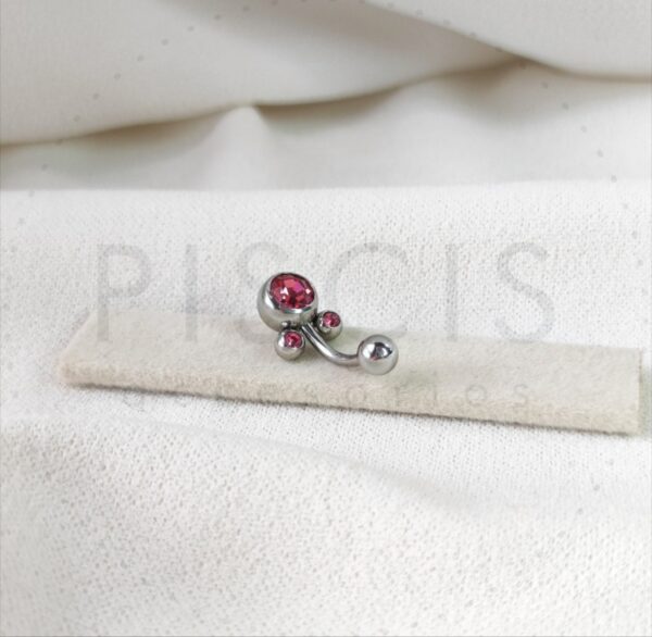 Piercing ombligo Mickey fucsia.