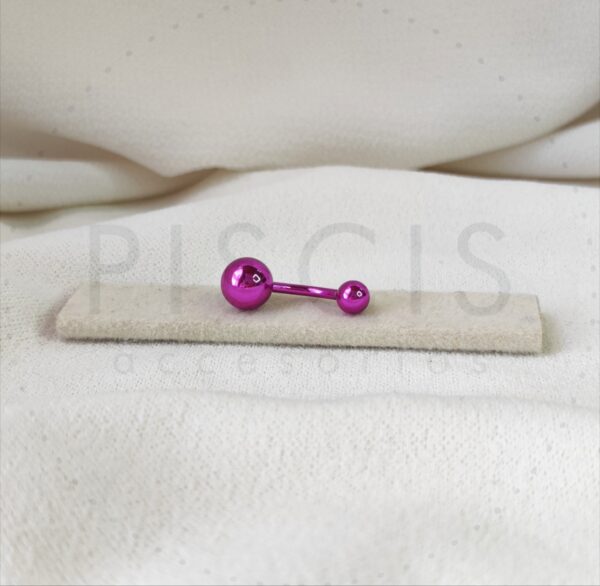 Piercing ombligo, violeta.