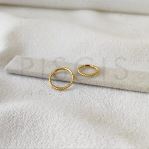 Piercing clicker torzado, dorado.