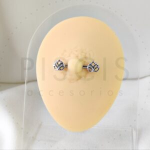 Piercing pezonera, flor de loto.