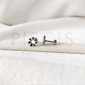 Aros Margaritas blancos c/ negros, plateados.