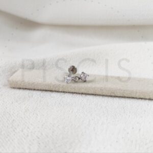 Labret strass engarzado + dije, plateado.