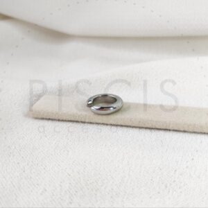 Falso cuff fino, plateado.