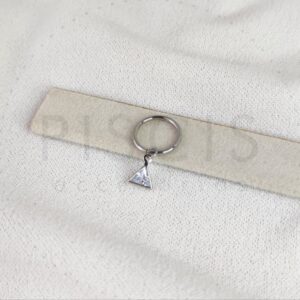 Piercing clicker con dije strass triangulo.