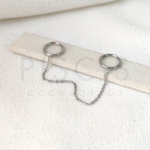 Piercing clicker doble con cadenita, plateado.