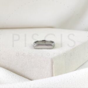 Anillo Sello rectangular macizo, plateado.