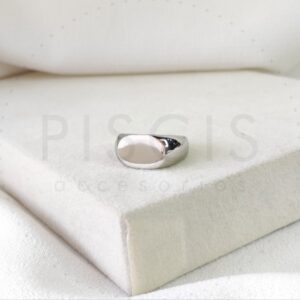 Anillo Sello ovalado macizo, plateado.