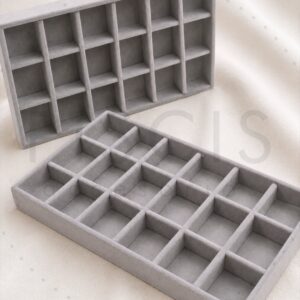 Exhibidor gris, 24 compartimentos.